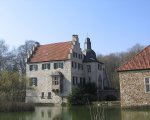 800px-Wasserschloss_haus_dellwig.PAL.jpg